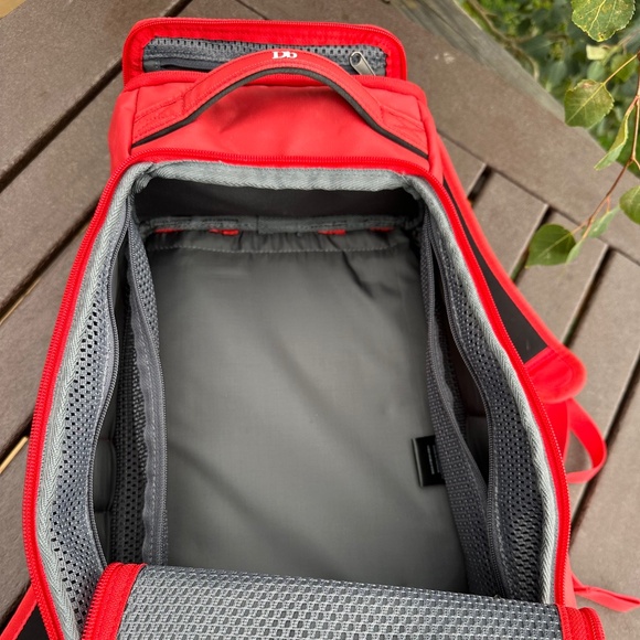 DB equipment: Hugger 20L scarlet Red - Picture 5 of 7